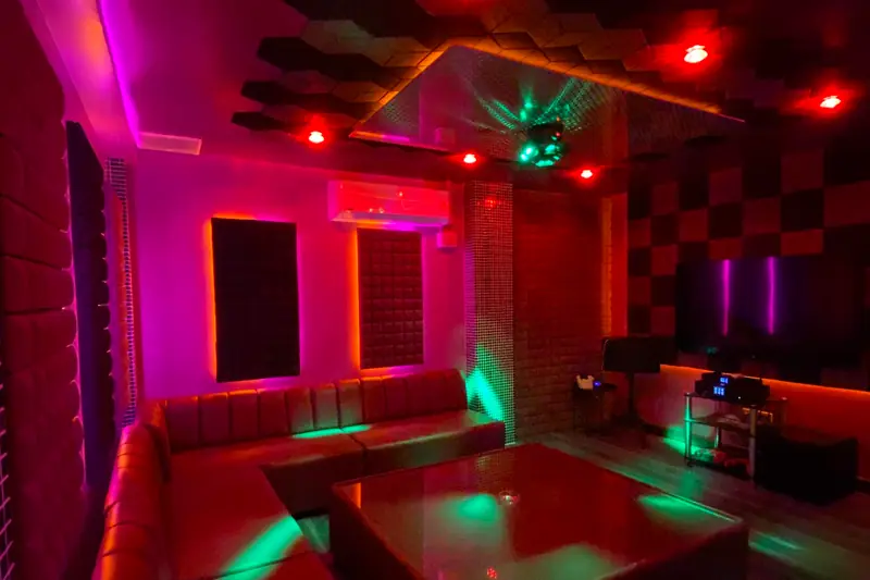Drake KTV Lounge KTV 包廂(澎蓬)