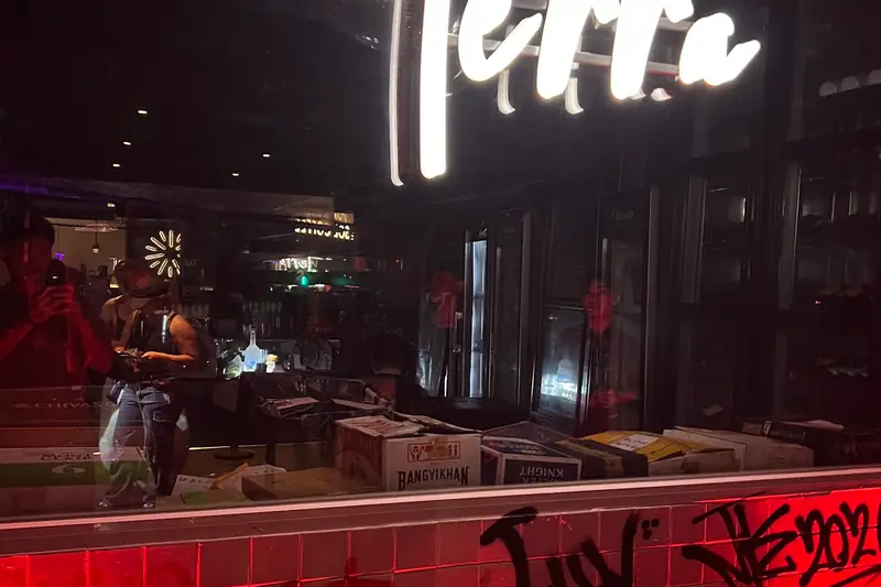 Terra Thonglor 10 招牌(通羅)